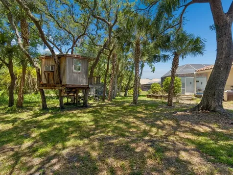2402 Huntington Boulevard Safety Harbor FL 34695