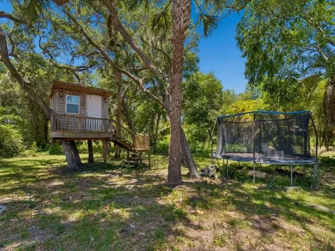 2402 Huntington Boulevard Safety Harbor FL 34695