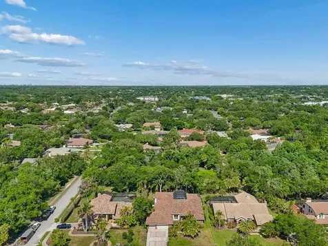 2402 Huntington Boulevard Safety Harbor FL 34695