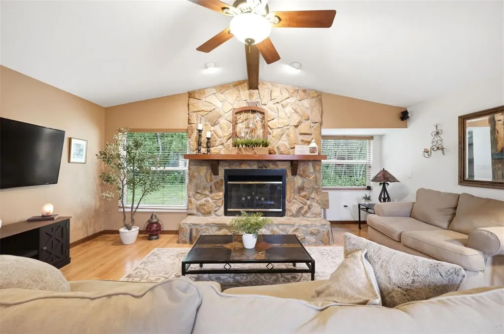 5227 Suwannee Road Weeki Wachee FL 34607