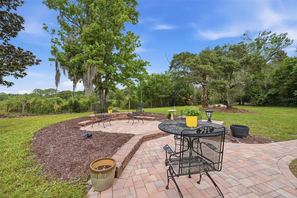 5227 Suwannee Road Weeki Wachee FL 34607