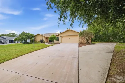 5227 Suwannee Road Weeki Wachee FL 34607
