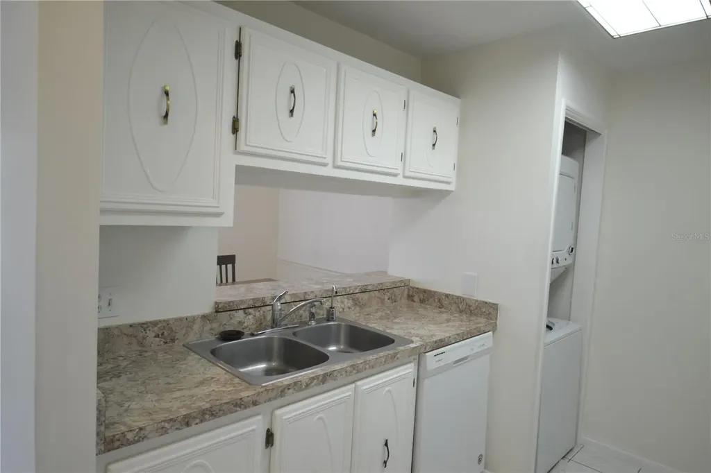 329 Moorings Cove Drive Tarpon Springs FL 34689