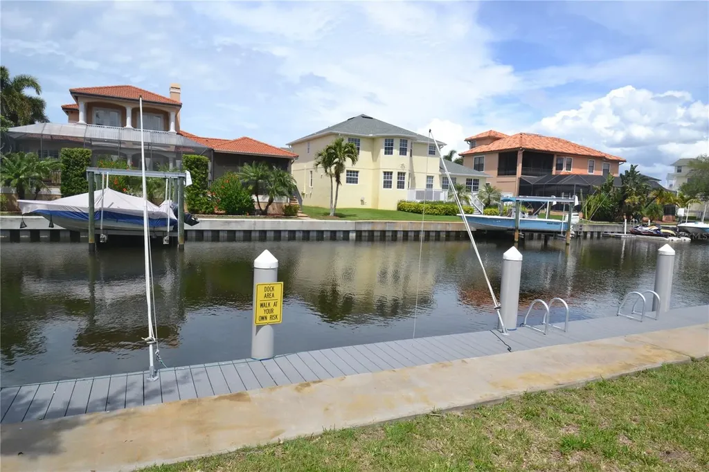 329 Moorings Cove Drive Tarpon Springs FL 34689