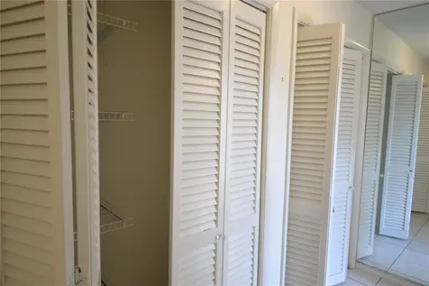 329 Moorings Cove Drive Tarpon Springs FL 34689