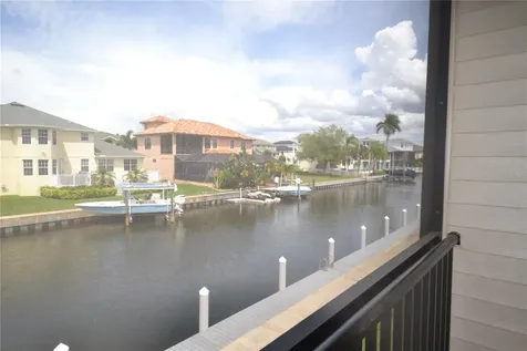 329 Moorings Cove Drive Tarpon Springs FL 34689
