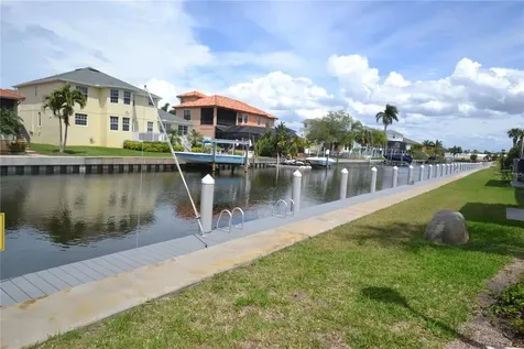 329 Moorings Cove Drive Tarpon Springs FL 34689