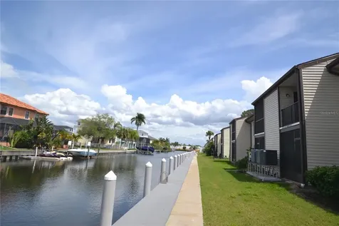 329 Moorings Cove Drive Tarpon Springs FL 34689
