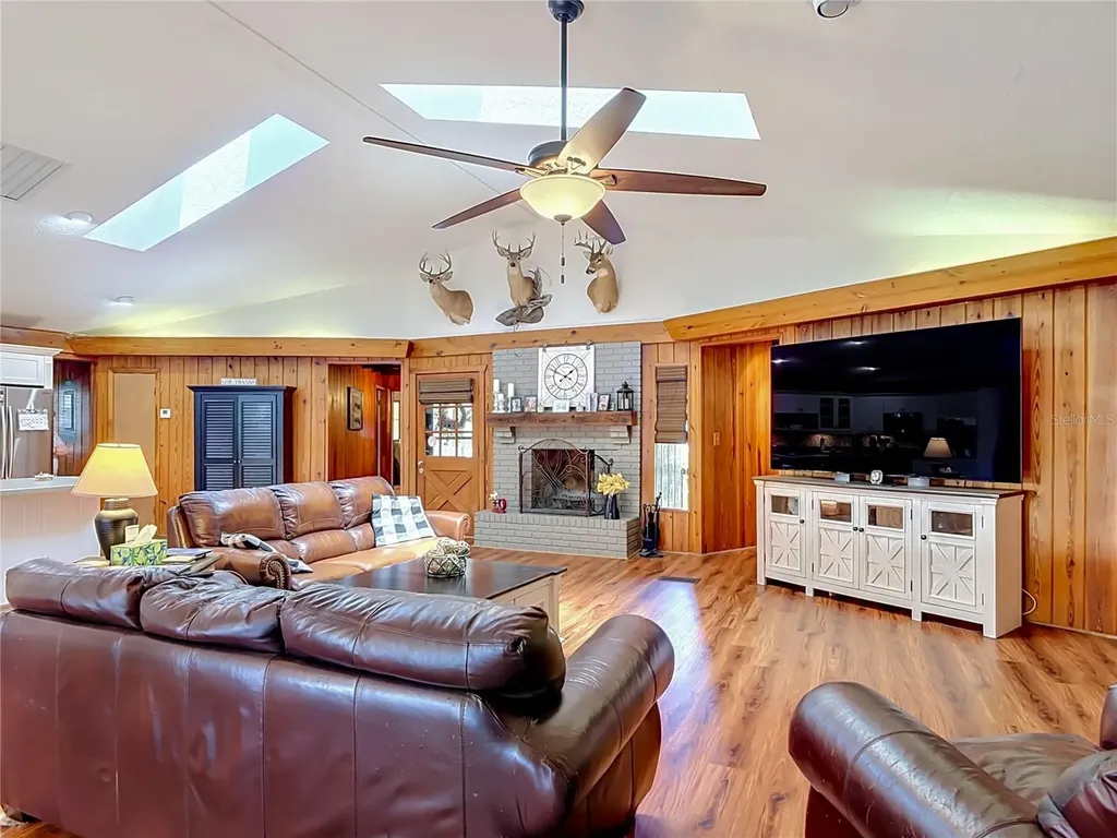 43809 Sunset Drive Paisley FL 32767
