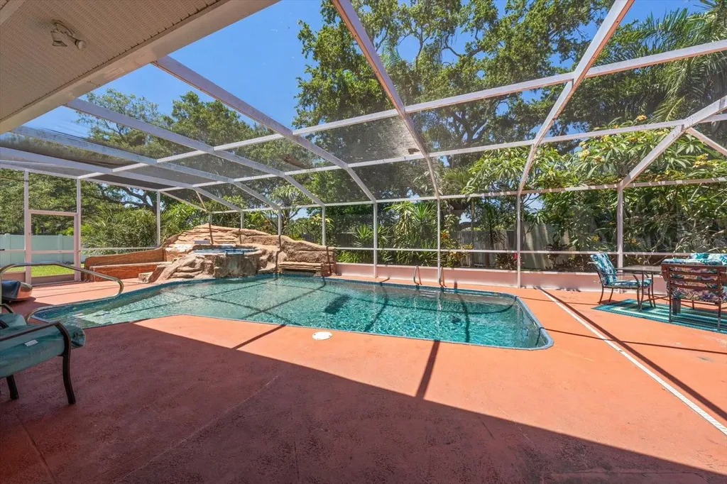 2400 Sherwood Lane Clearwater FL 33764