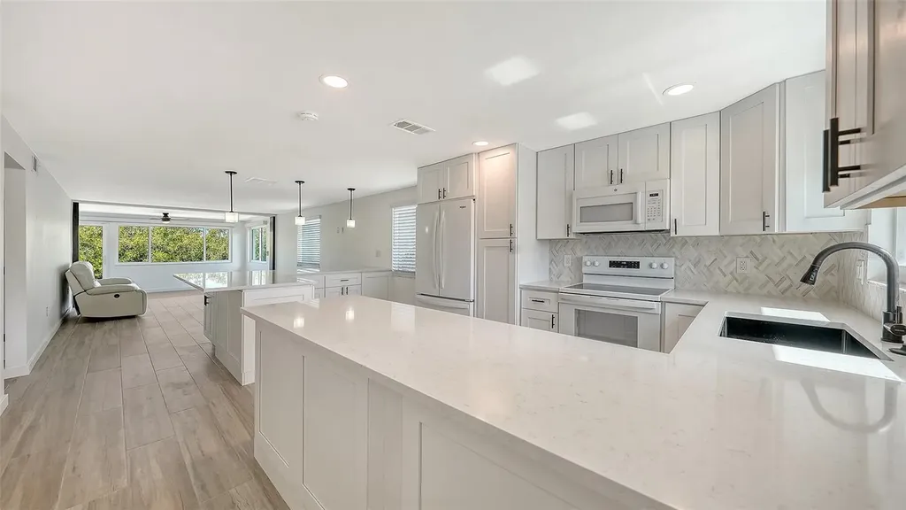 909 Spanish Drive N Longboat Key FL 34228