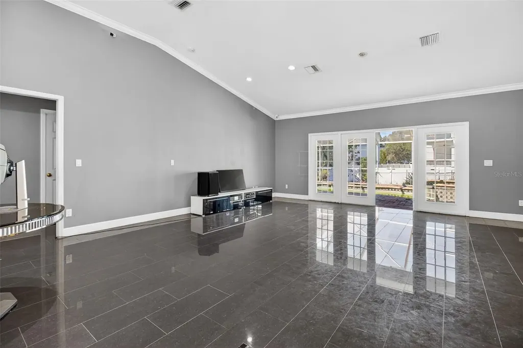 6310 Pershing Street NE St Petersburg FL 33702