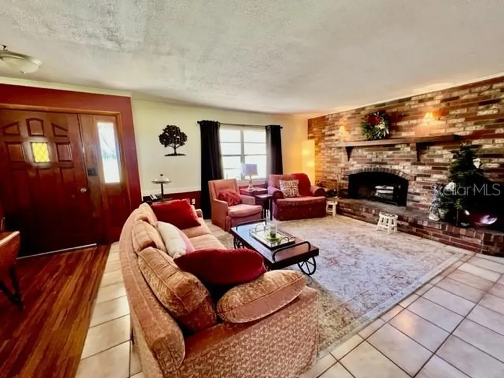 10 SW 50th Avenue Bell FL 32619