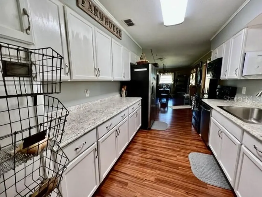 10 SW 50th Avenue Bell FL 32619