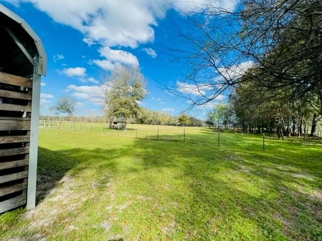 10 SW 50th Avenue Bell FL 32619