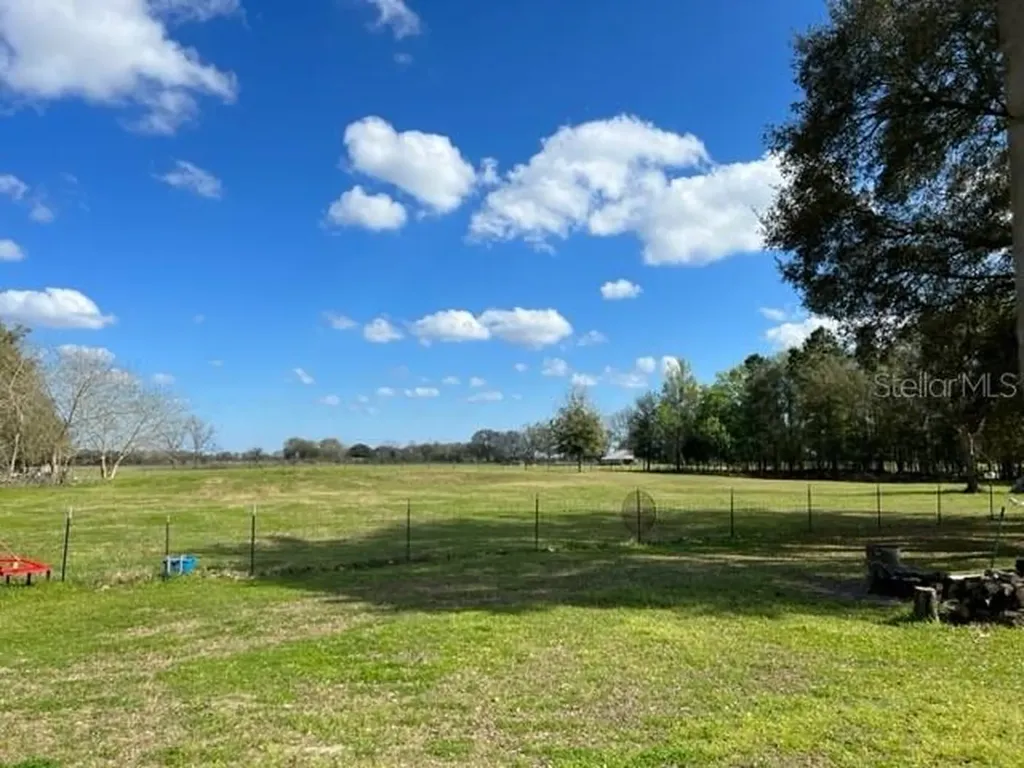 10 SW 50th Avenue Bell FL 32619