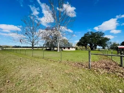 10 SW 50th Avenue Bell FL 32619
