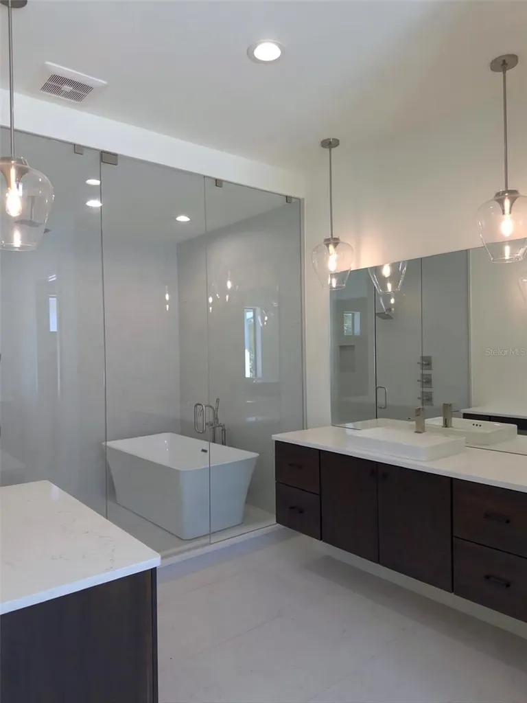 5104 W Evelyn Drive Tampa FL 33609