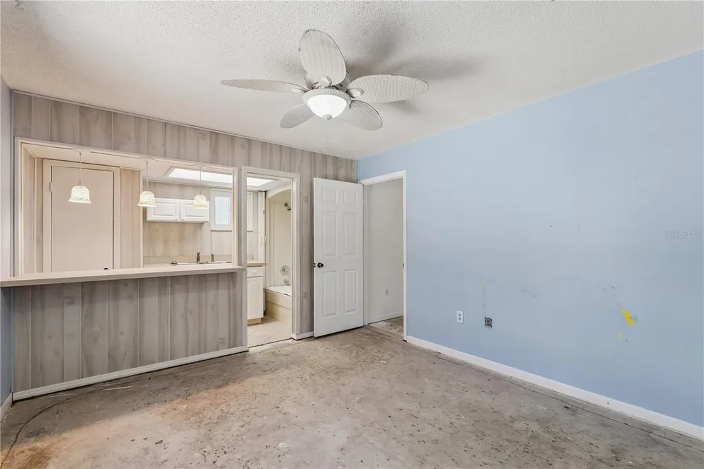 380 E Lake Street Umatilla FL 32784
