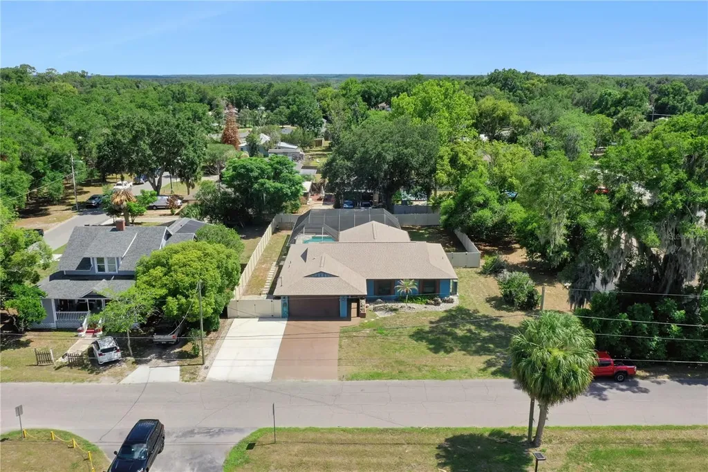 380 E Lake Street Umatilla FL 32784