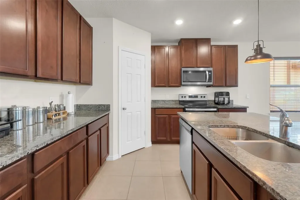 2948 Crest Drive Kissimmee FL 34744