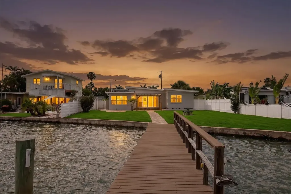 708 Sunset Cove Madeira Beach FL 33708