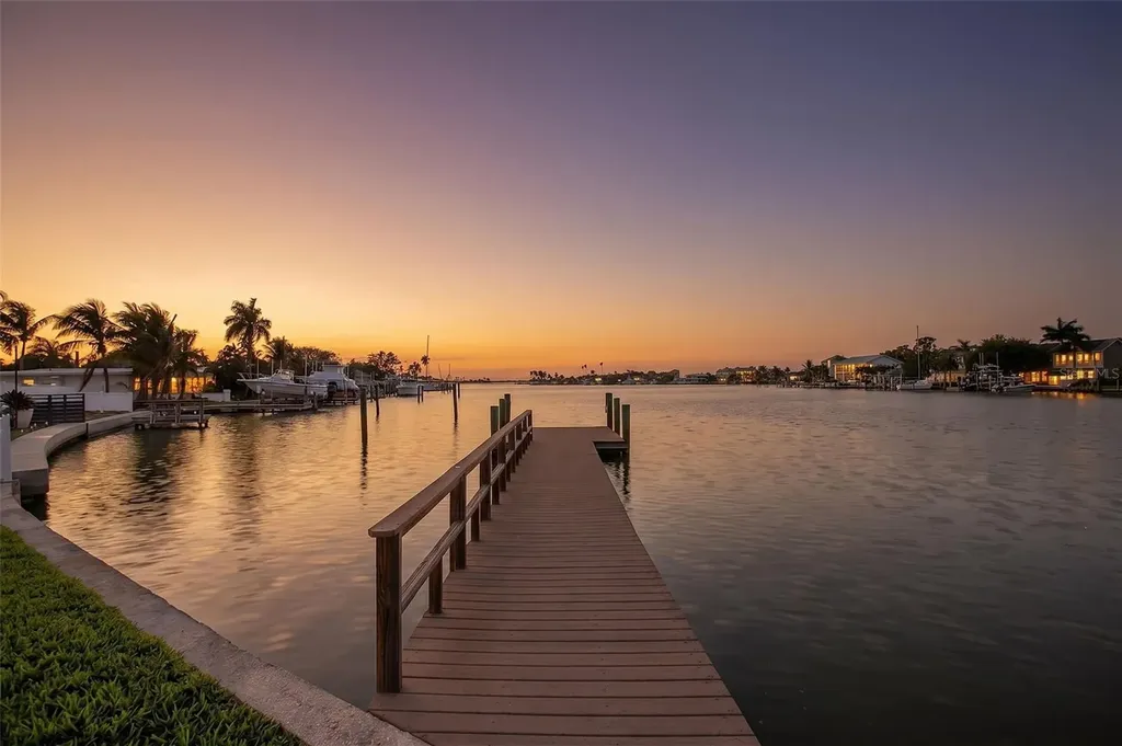 708 Sunset Cove Madeira Beach FL 33708