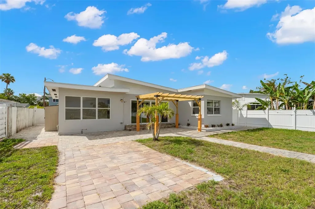 708 Sunset Cove Madeira Beach FL 33708