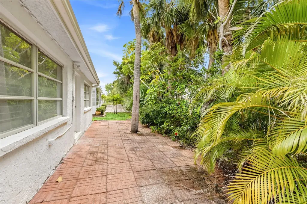 602 Spanish Drive S Longboat Key FL 34228