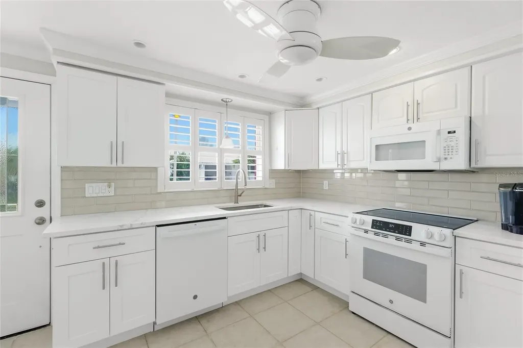 602 Spanish Drive S Longboat Key FL 34228