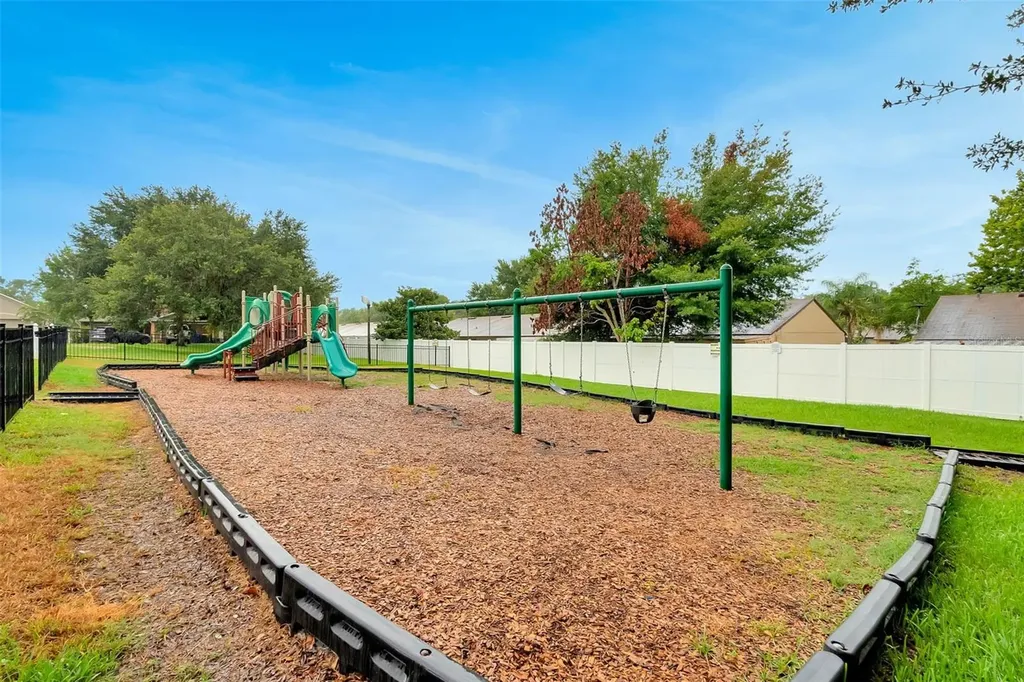 2523 Martins Run Tavares FL 32778