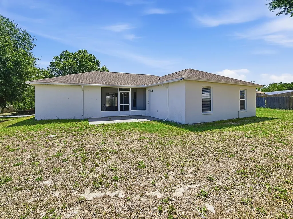 4030 Lake Bluff Drive Mascotte FL 34753