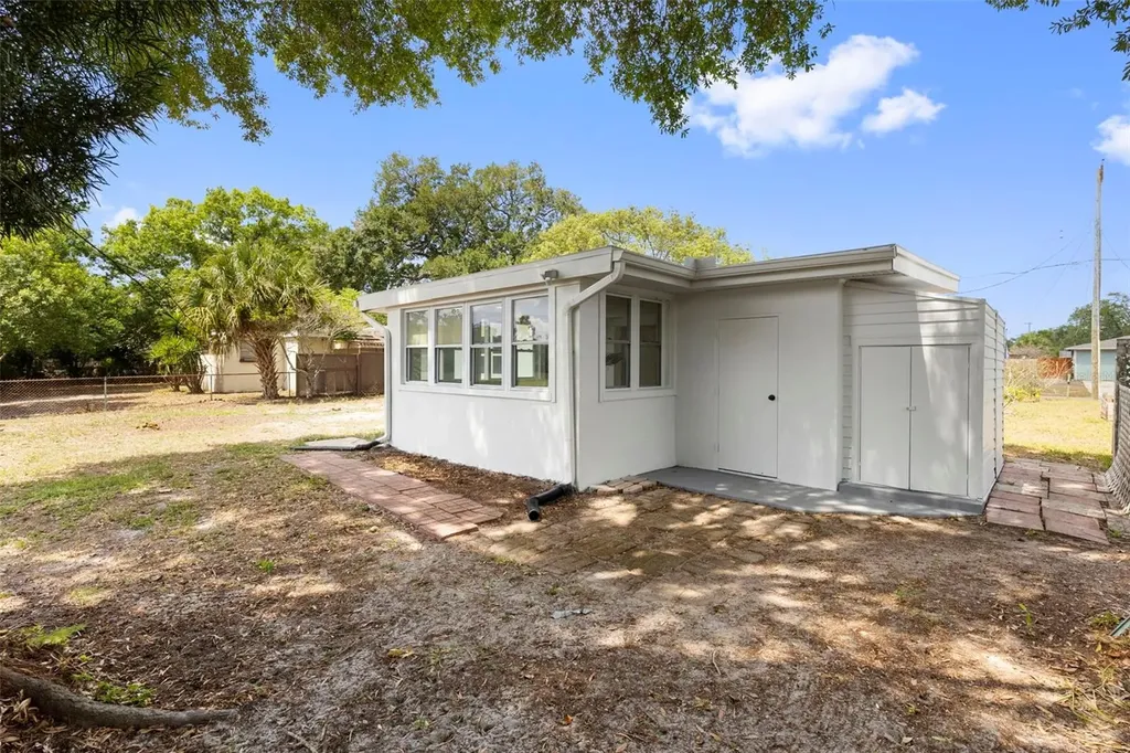10221 N Fleetwood Drive Tampa FL 33612