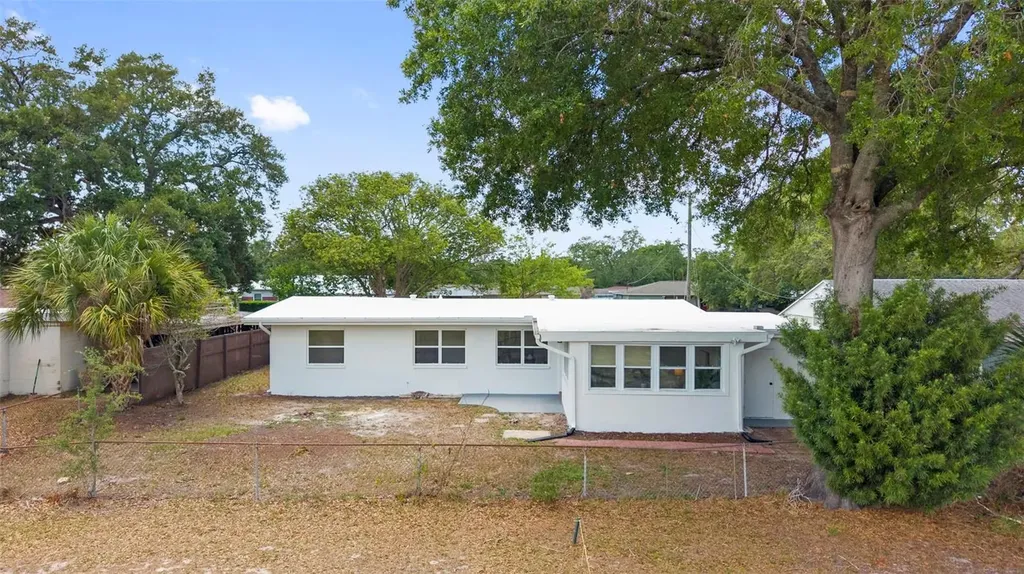 10221 N Fleetwood Drive Tampa FL 33612
