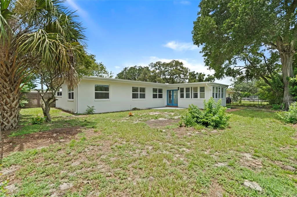 10221 N Fleetwood Drive Tampa FL 33612