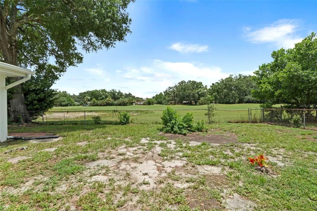 10221 N Fleetwood Drive Tampa FL 33612