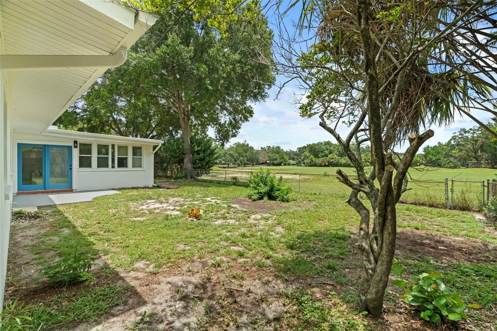 10221 N Fleetwood Drive Tampa FL 33612