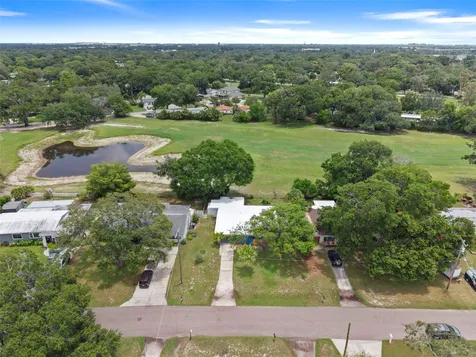 10221 N Fleetwood Drive Tampa FL 33612
