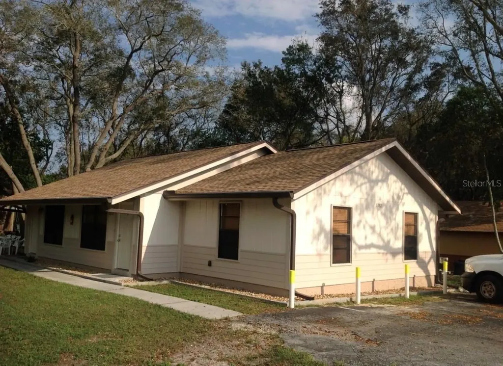 1812 Poinsettia Avenue Tarpon Springs FL 34689