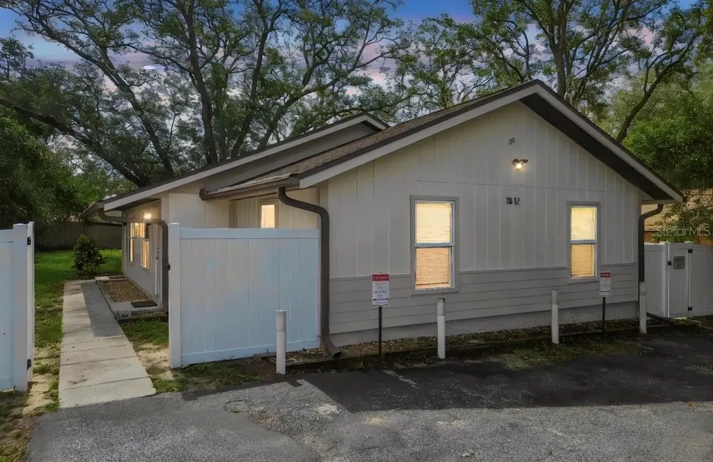1812 Poinsettia Avenue Tarpon Springs FL 34689