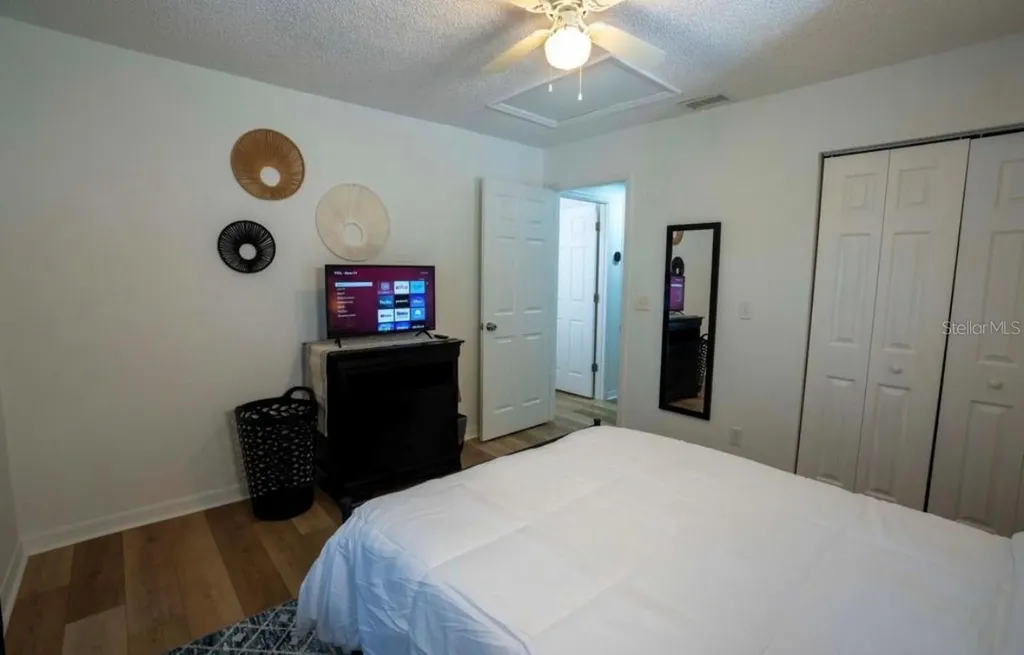 1812 Poinsettia Avenue Tarpon Springs FL 34689