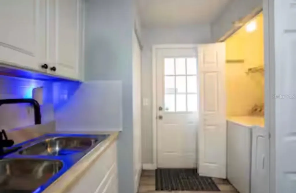 1812 Poinsettia Avenue Tarpon Springs FL 34689