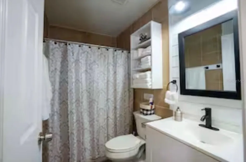 1812 Poinsettia Avenue Tarpon Springs FL 34689