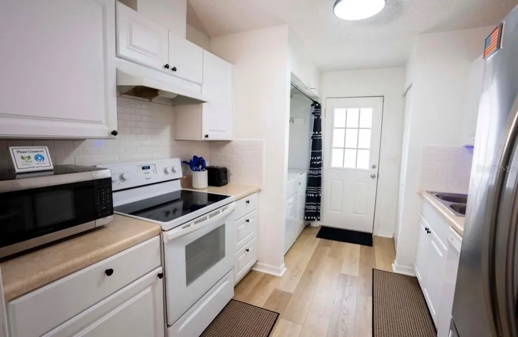 1812 Poinsettia Avenue Tarpon Springs FL 34689