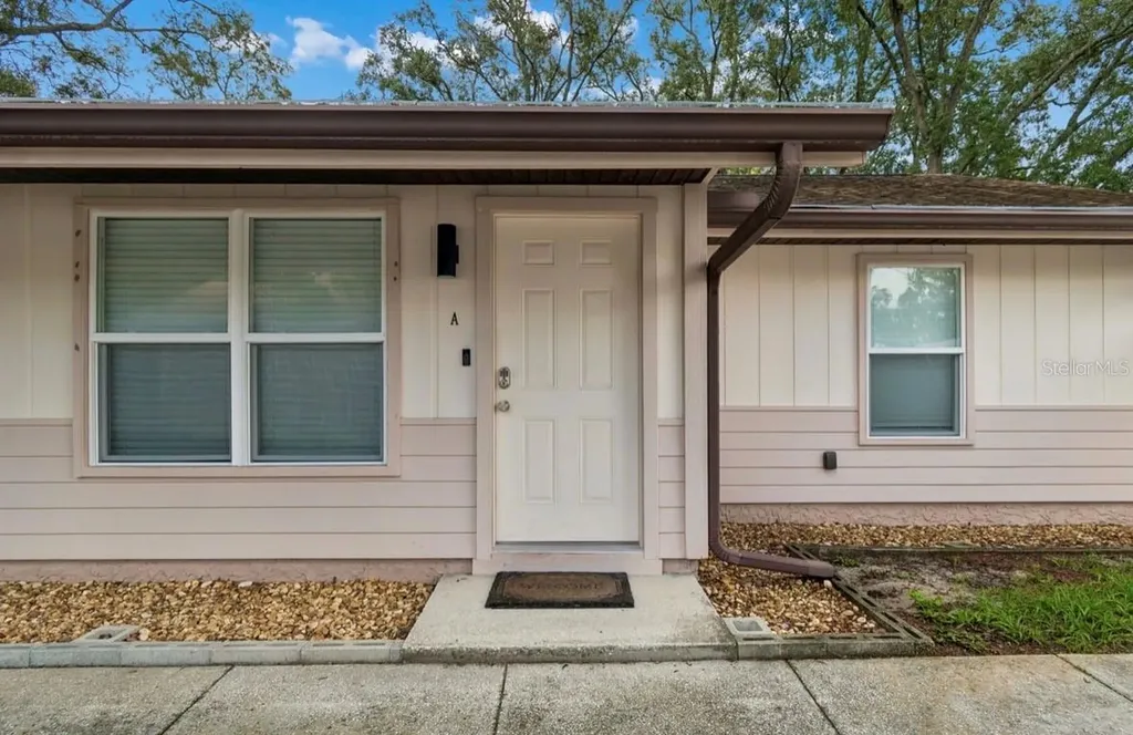 1812 Poinsettia Avenue Tarpon Springs FL 34689