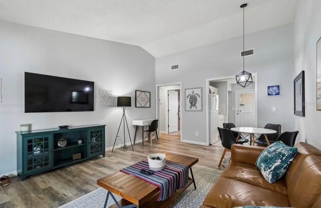 1812 Poinsettia Avenue Tarpon Springs FL 34689