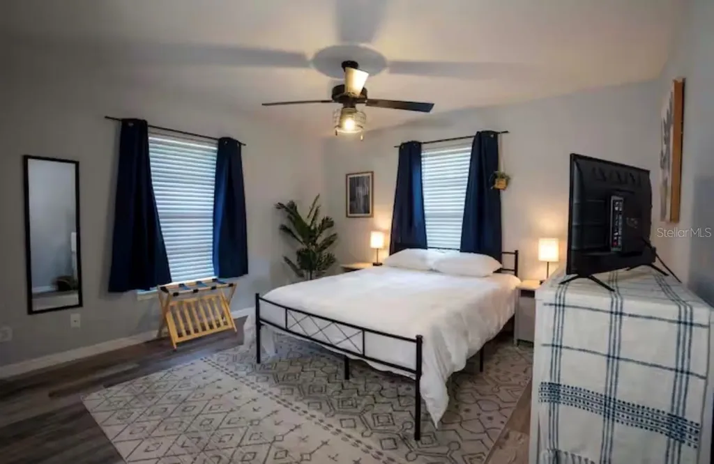 1812 Poinsettia Avenue Tarpon Springs FL 34689