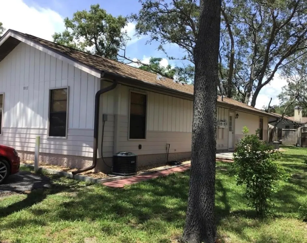 1812 Poinsettia Avenue Tarpon Springs FL 34689