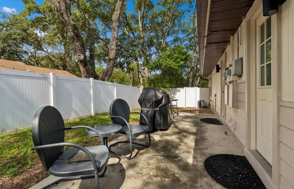 1812 Poinsettia Avenue Tarpon Springs FL 34689
