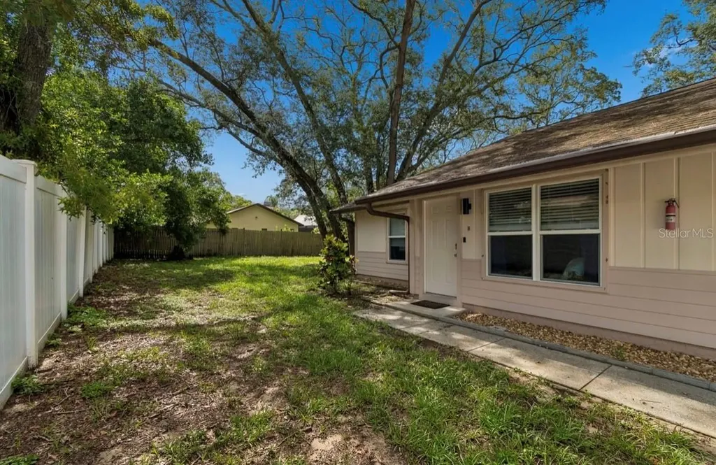 1812 Poinsettia Avenue Tarpon Springs FL 34689